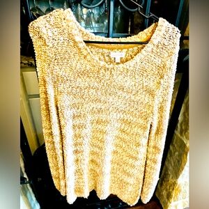 Trendy light sweater. Perfect for all year.